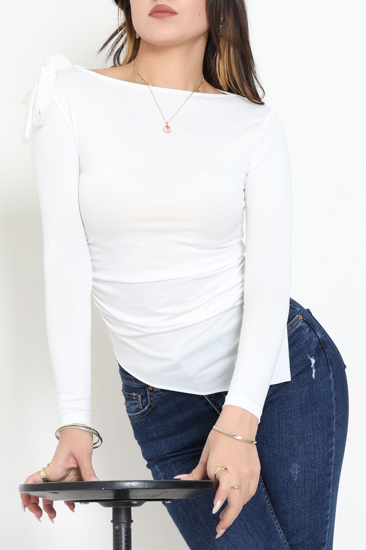 Sandy Önü Asimetrik Kesim Fiyonk Detaylı Bluz Ekru - 42808.1949.