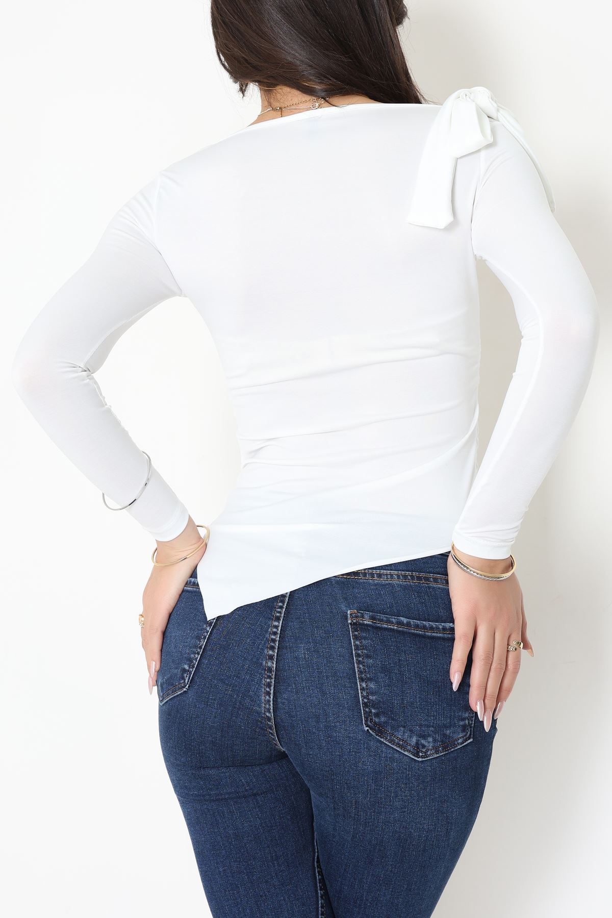 Sandy Önü Asimetrik Kesim Fiyonk Detaylı Bluz Ekru - 42808.1949.