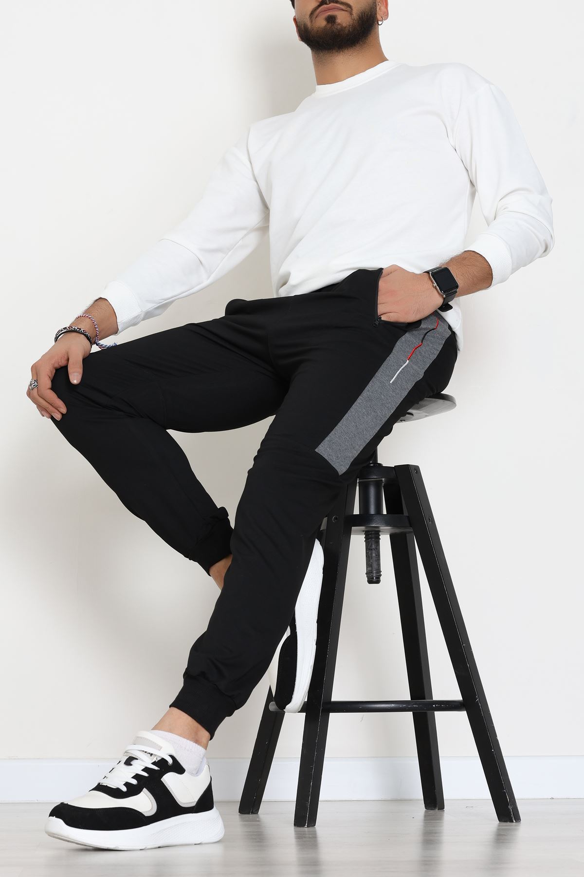 2 İplik Yanı Parçalı Nakışlı Erkek Eşofman Altı Siyah - 70835.2066.