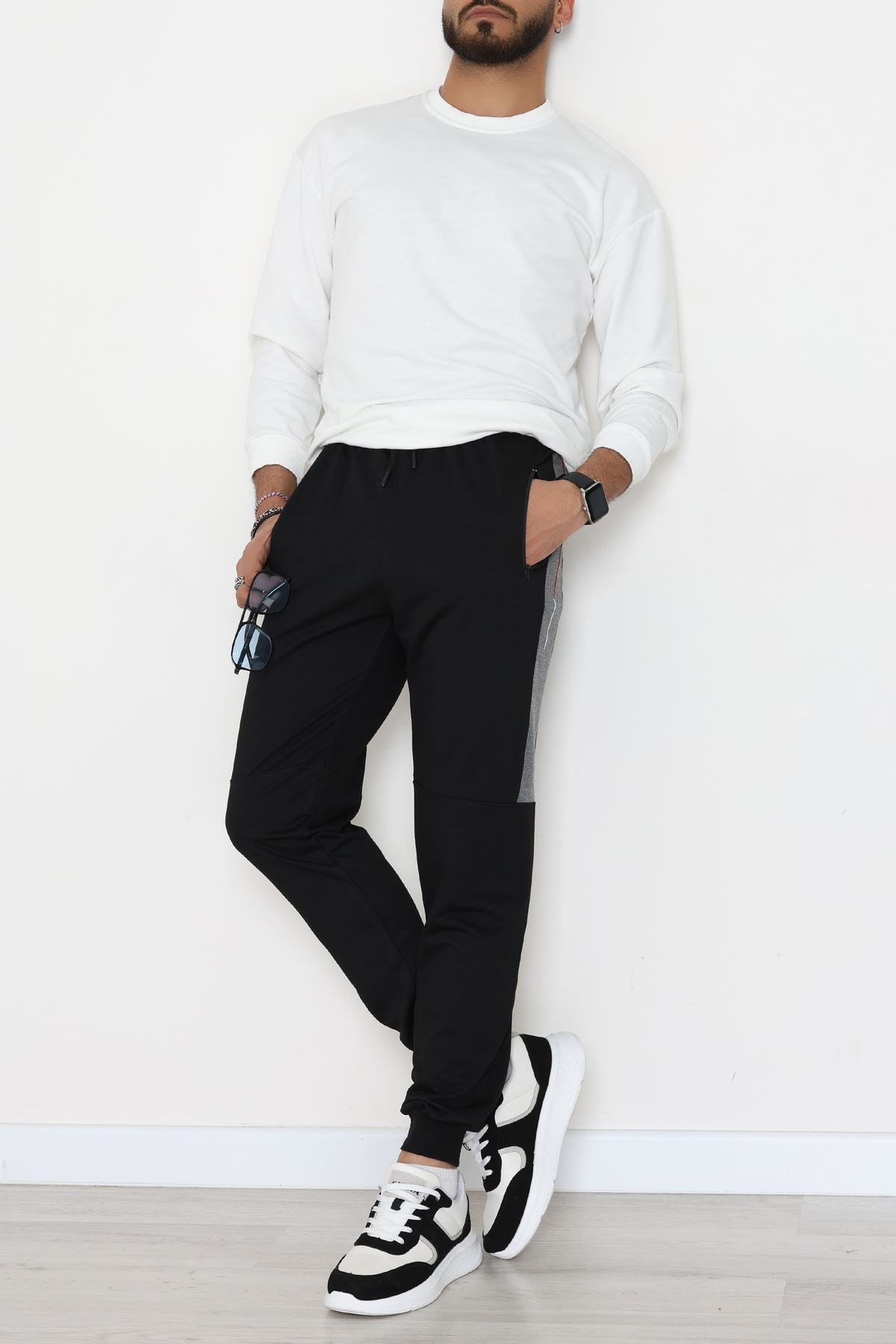 2 İplik Yanı Parçalı Nakışlı Erkek Eşofman Altı Siyah - 70835.2066.