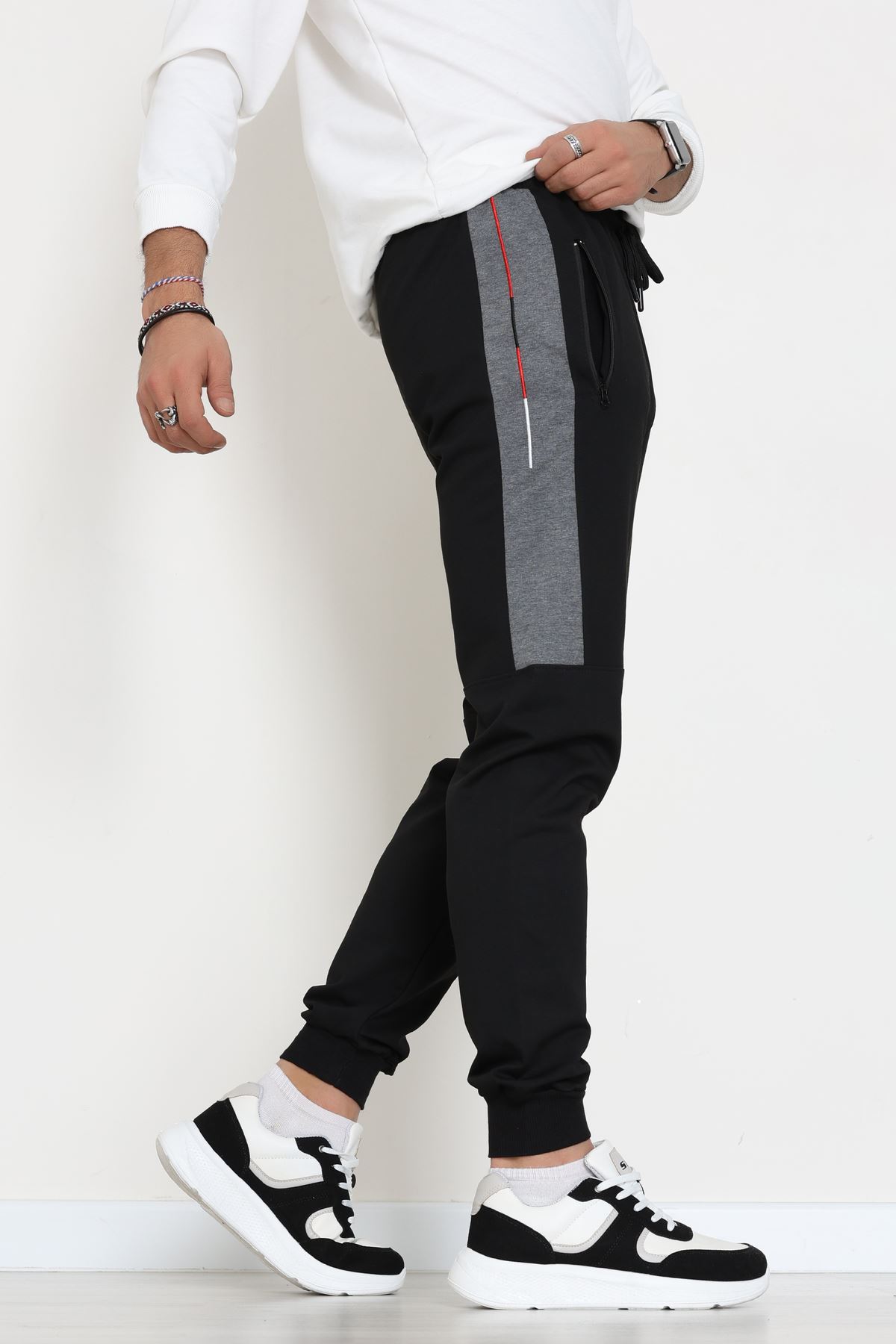 2 İplik Yanı Parçalı Nakışlı Erkek Eşofman Altı Siyah - 70835.2066.