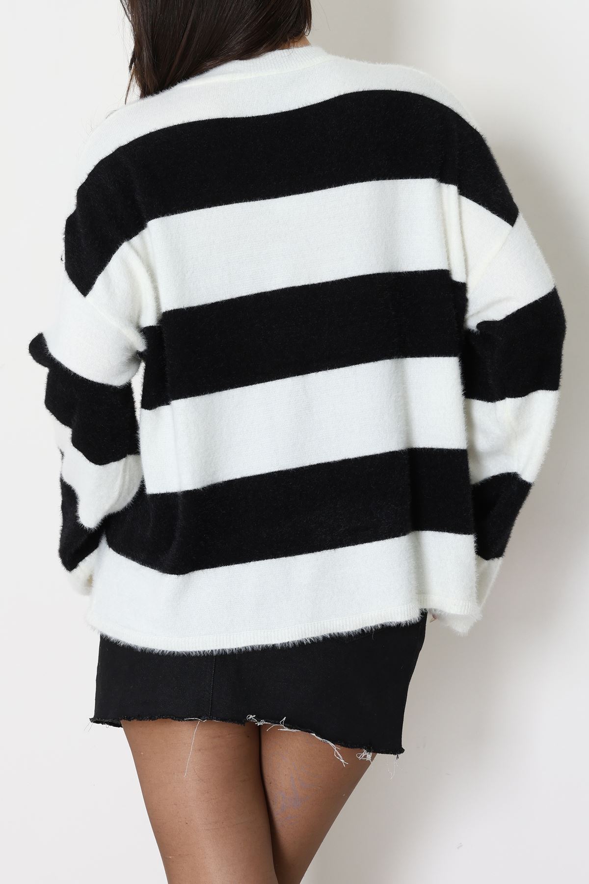 Çizgili Triko Kazak Siyahbeyaz - 51265.1918.