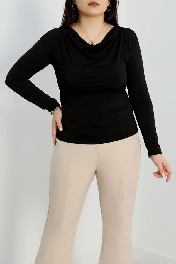 Degaje Yaka Büyük Beden Sandy Bluz Siyah - 70770.1949.