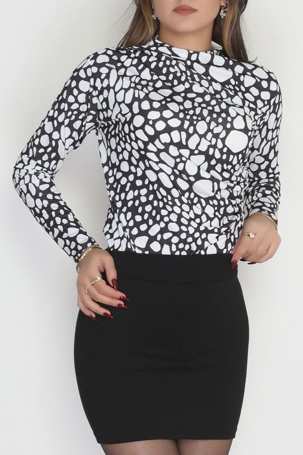 Desenli Dik Yaka Sandy Bluz Siyahbeyaz - 70689.1949.