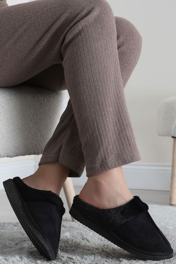 İçi Kürklü Ev Terliği Siyah - 31550.264.